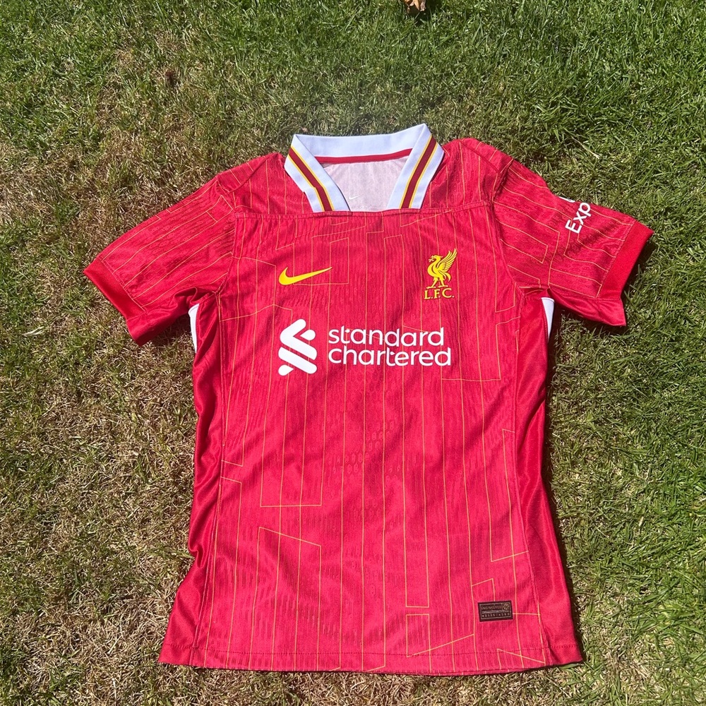 24/25 Liverpool Home Player Version Jersey (Medium)